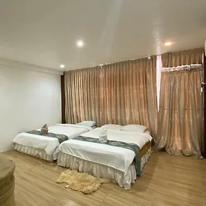 Resort Palm Rise